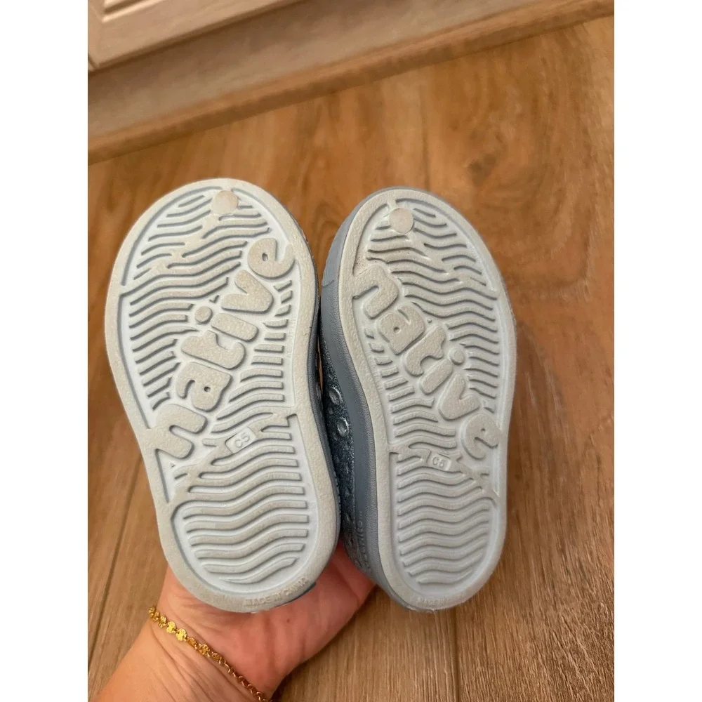 Native Jefferson Sparkly Powder Blue Sz 5